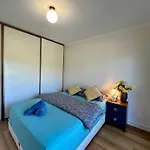 Relaxing Park View 2 Bedrooms Apartment Free Wi-Fi