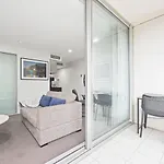 Happy Bnb Deluxe Suit In Adelaide Cbd