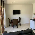 Ensenada Motor Inn And Suites