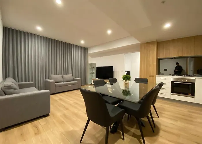Luxury 3 Bedroom Apt With Pool-Gym-Sauna-Steam Room