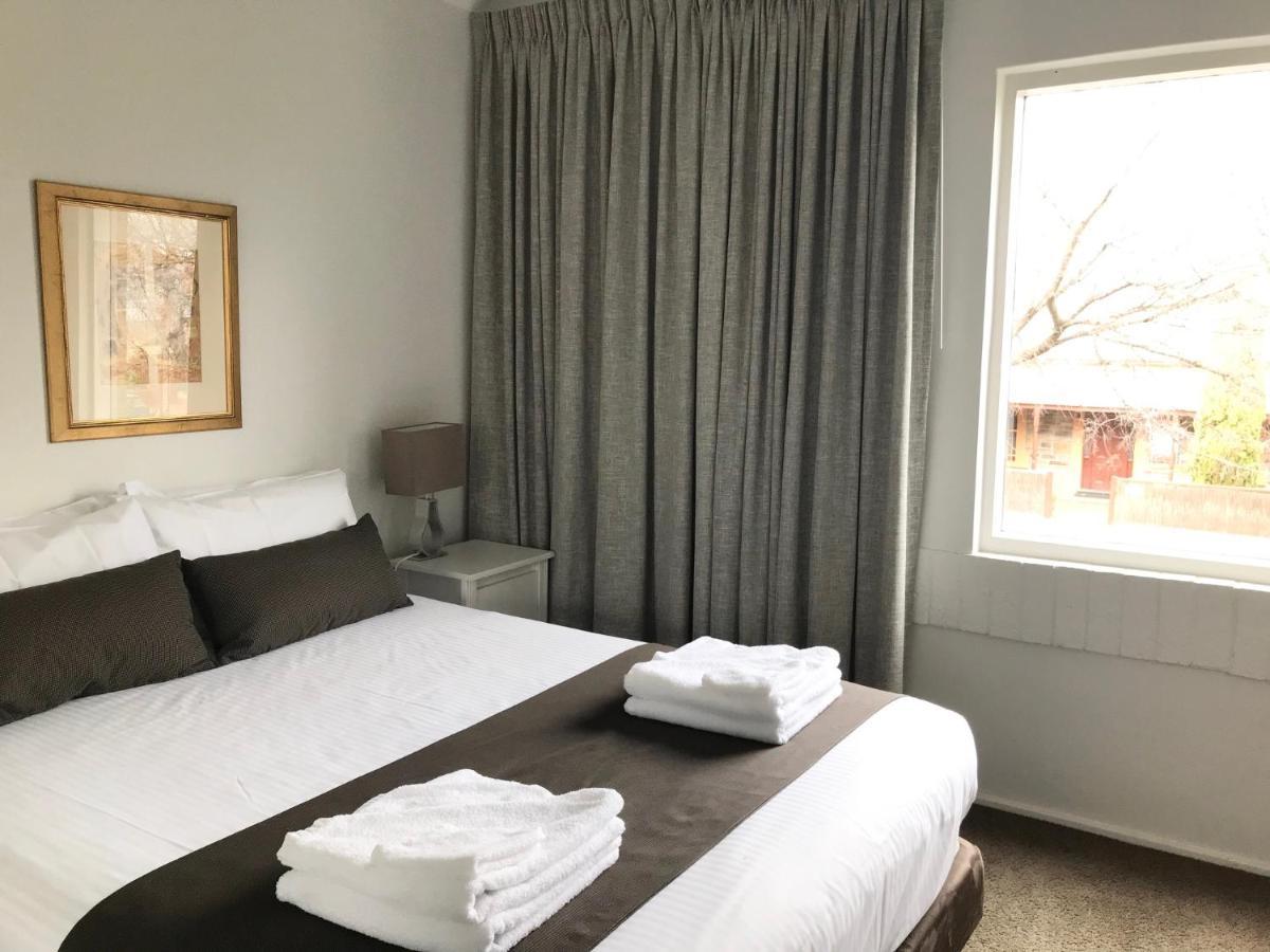 Dress Circle - Archer Street Apartment *