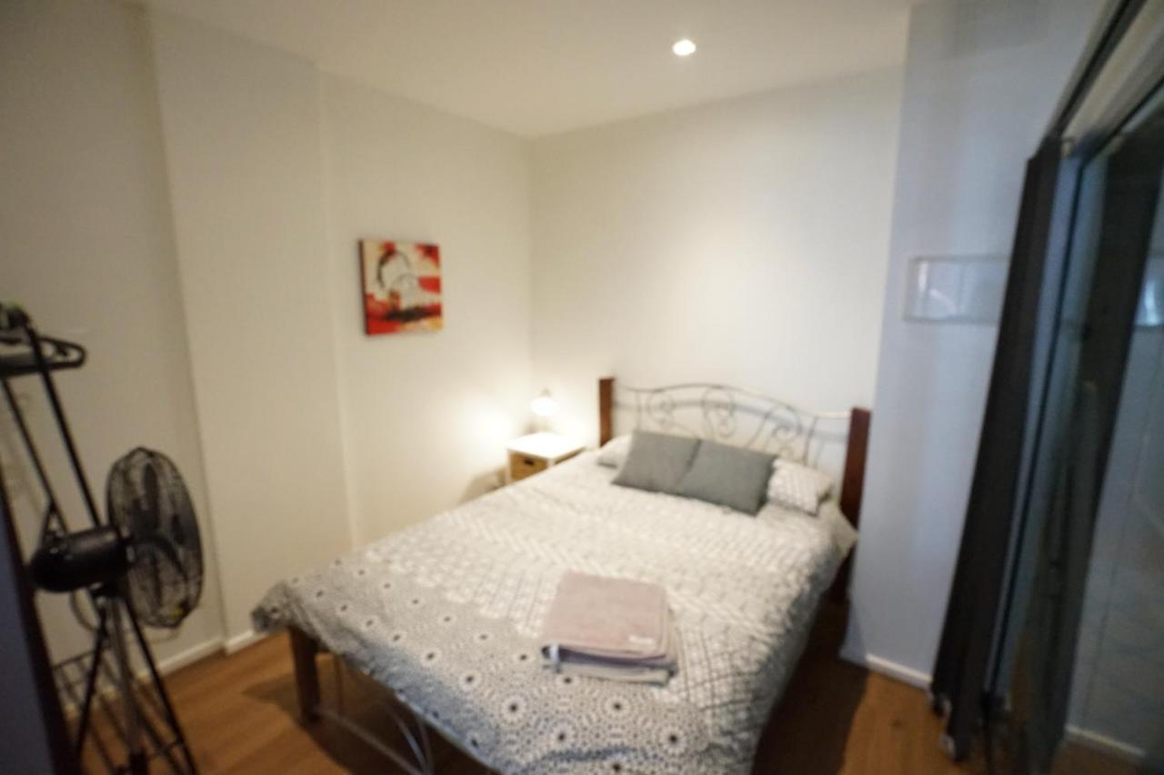 Bent St Apartment *