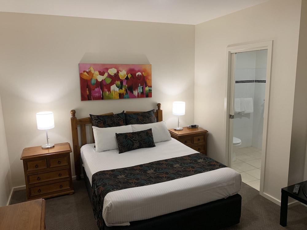 Ensenada Motor And 4* Adelaide