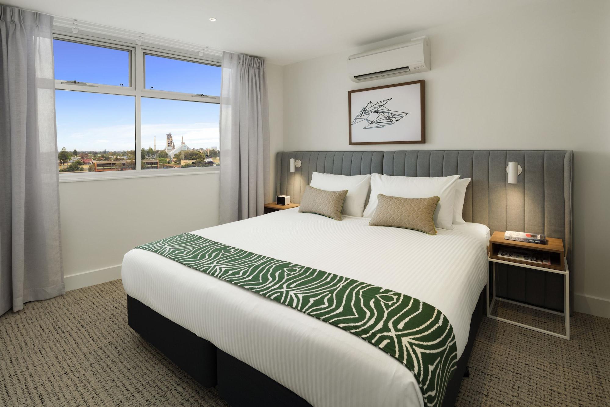 Quest Port Aparthotel 4*