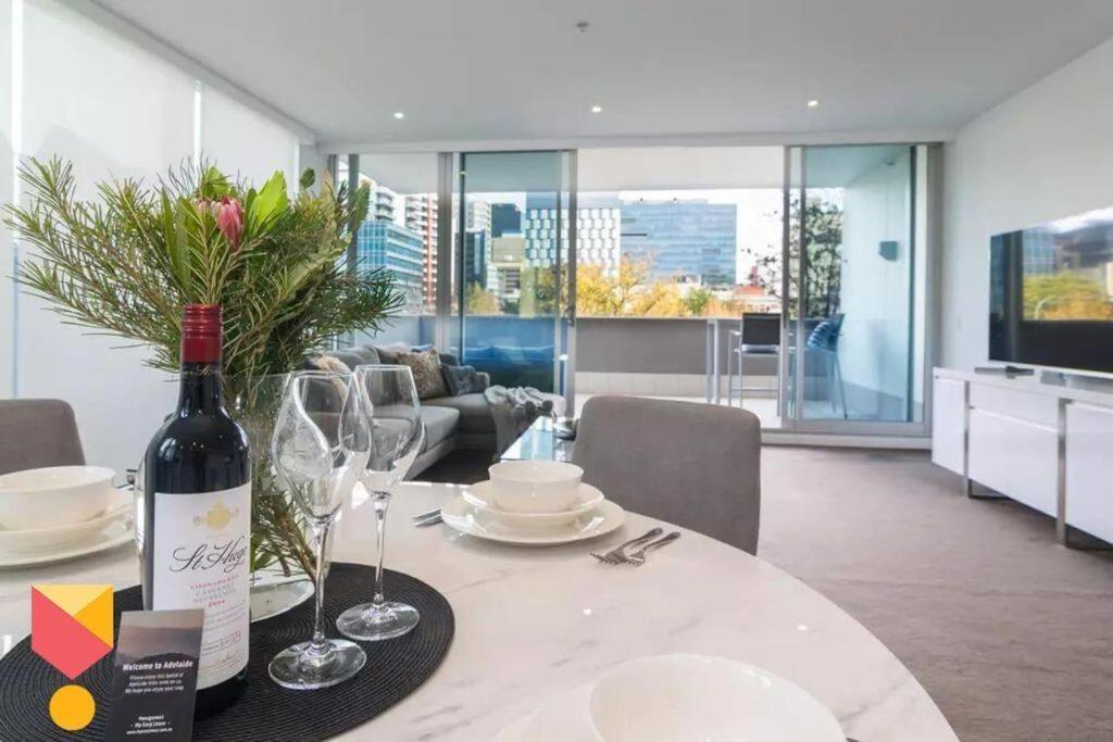 Marble Cbd Luxury 2 Bedroom Pool & Parking