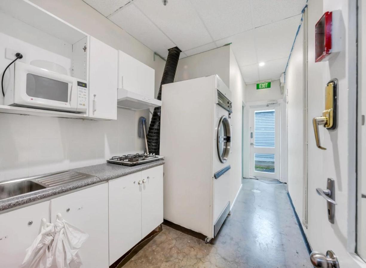 20 Wright * Adelaide