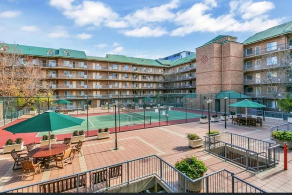 City - Free Parking, 3 Bedrooms And 2 Bathrooms