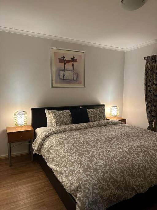 City - Free Parking, 3 Bedrooms And 2 Bathrooms Apartment