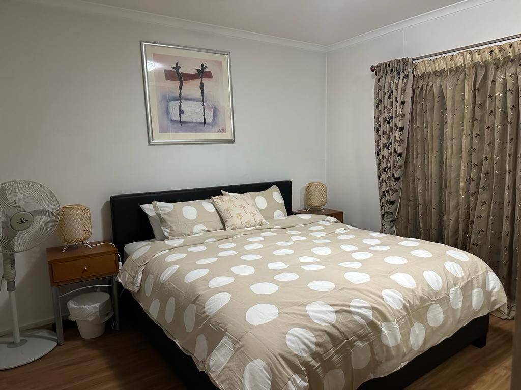 City - Free Parking, 3 Bedrooms And 2 Bathrooms Apartment *