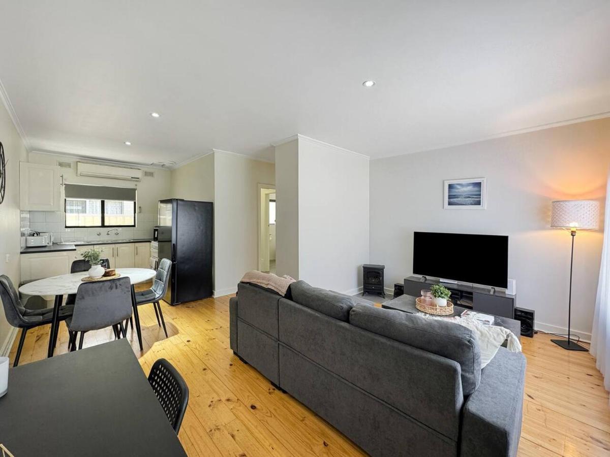 'the Grange' Coastal Charm Near Henley Apartment *