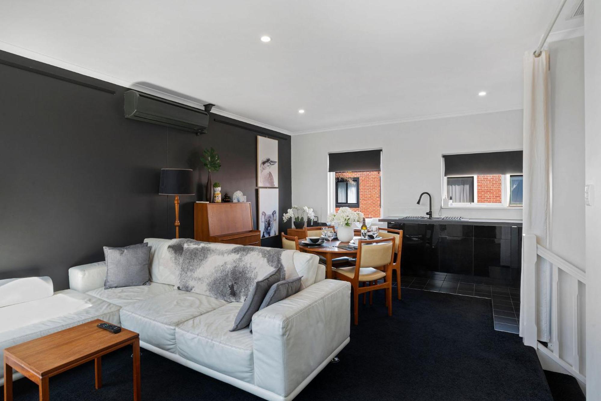 Halifax Muse Pet Friendly Townhouse Holiday home