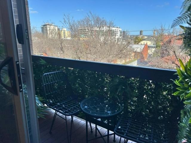 Dress Circle - Archer Street Apartment *