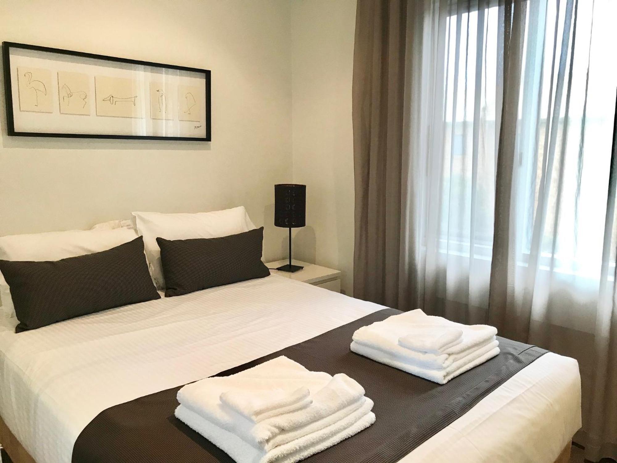 Dress Circle - Archer Street Apartment *