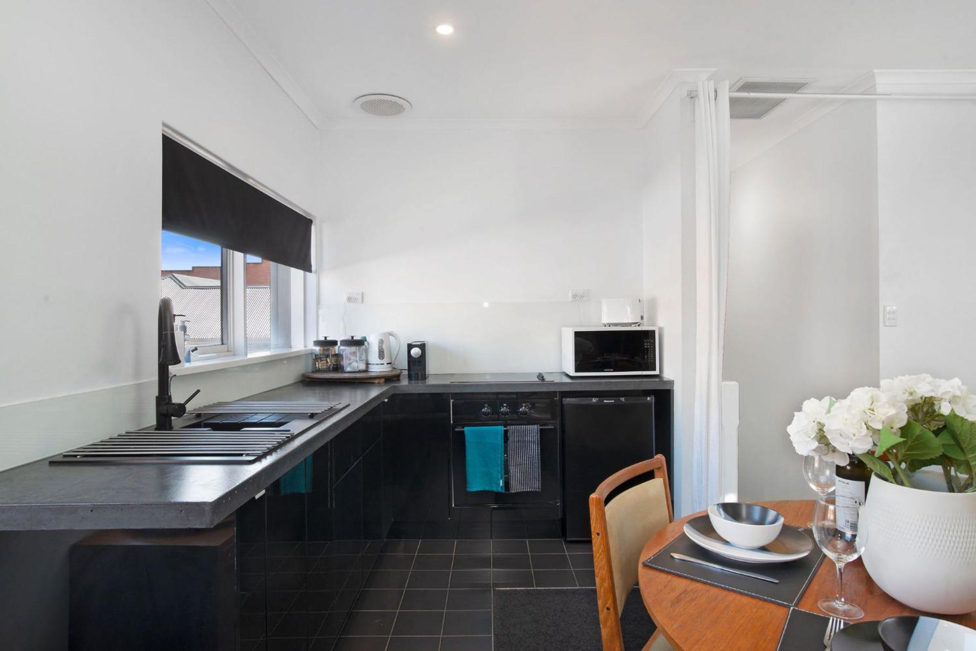 Halifax Muse Pet Friendly Townhouse * Adelaide