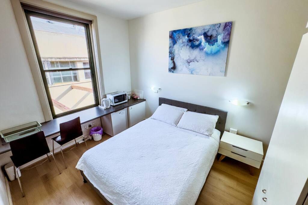 With Netflix Premium 4k And Memory Foam Bed