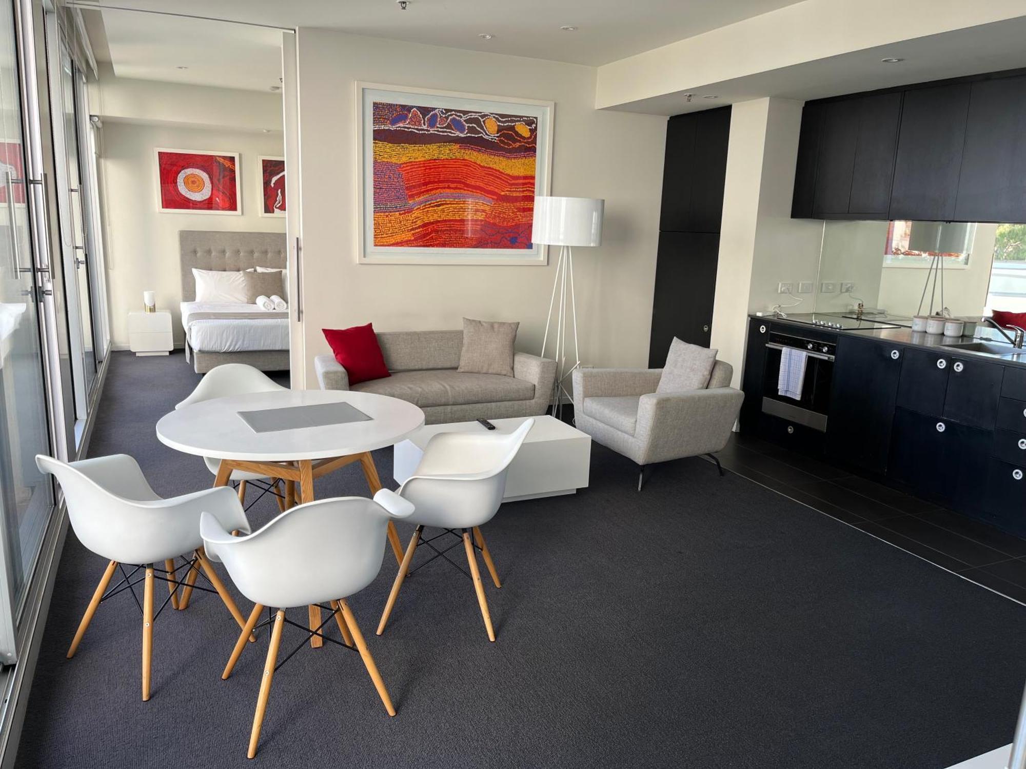 Aparthotel Tasha's On Warwick 4*
