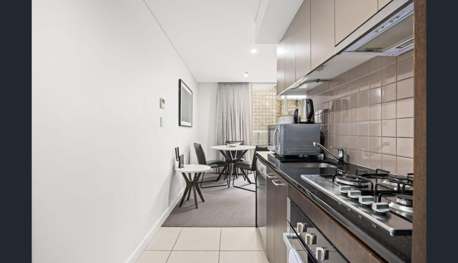 Happy Deluxe In Cbd Apartment Adelaide