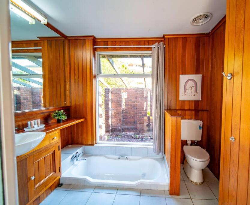 Tranquil Escape The Gerald House Near The Villa Adelaide