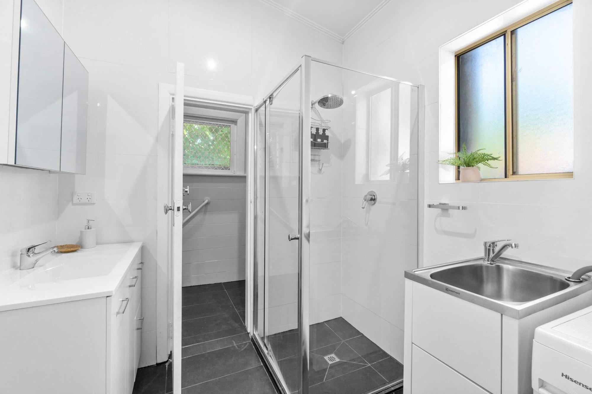 The Newly Renovated - Maylands Vacation *