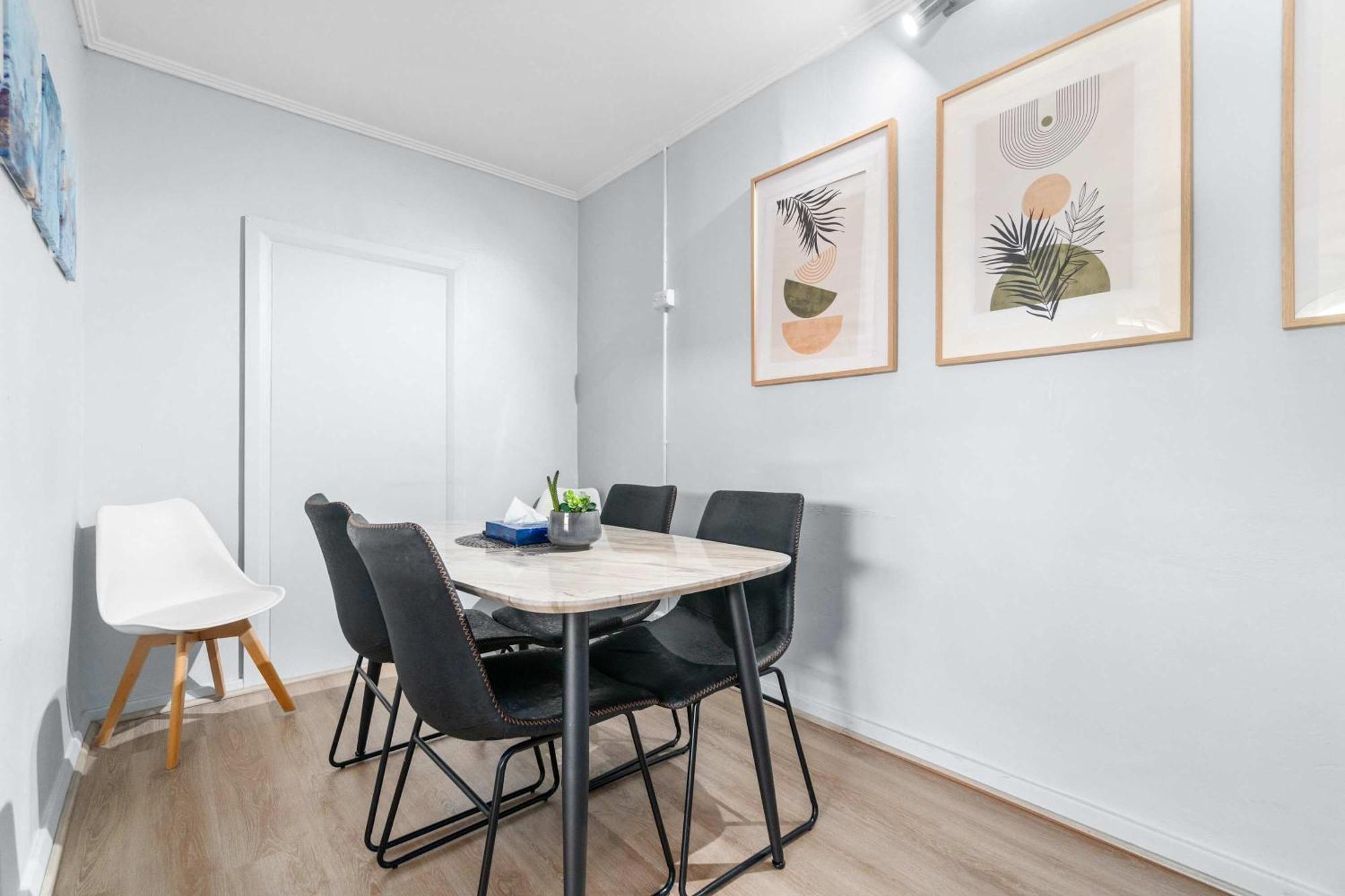 The Newly Renovated - Maylands Vacation Holiday home