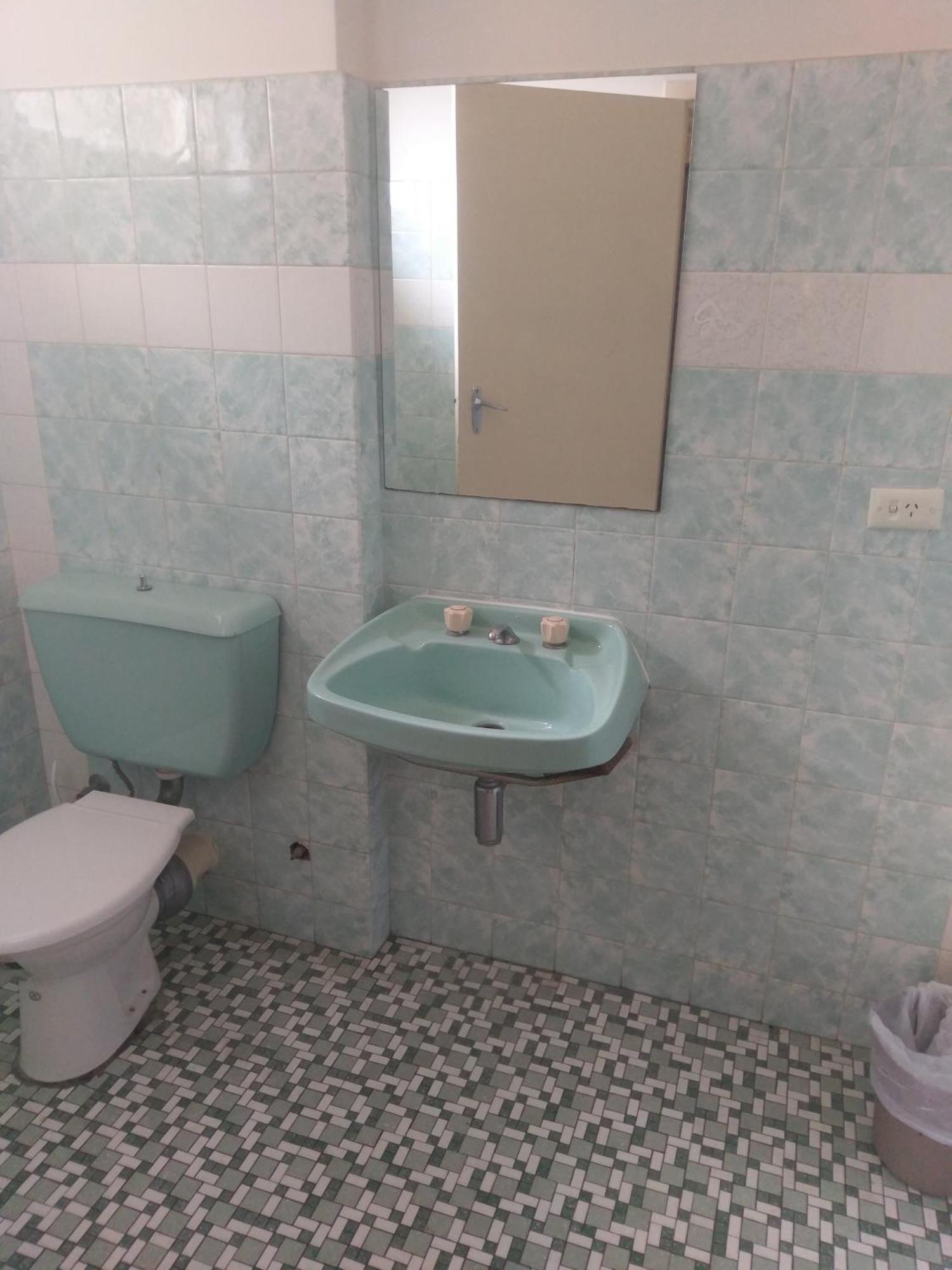 Hotel West End & Backpackers 3*