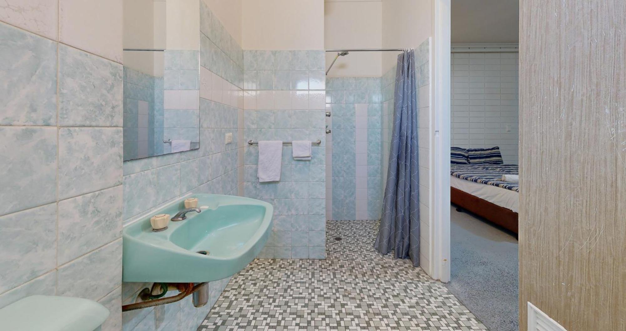 Hotel West End & Backpackers Adelaide