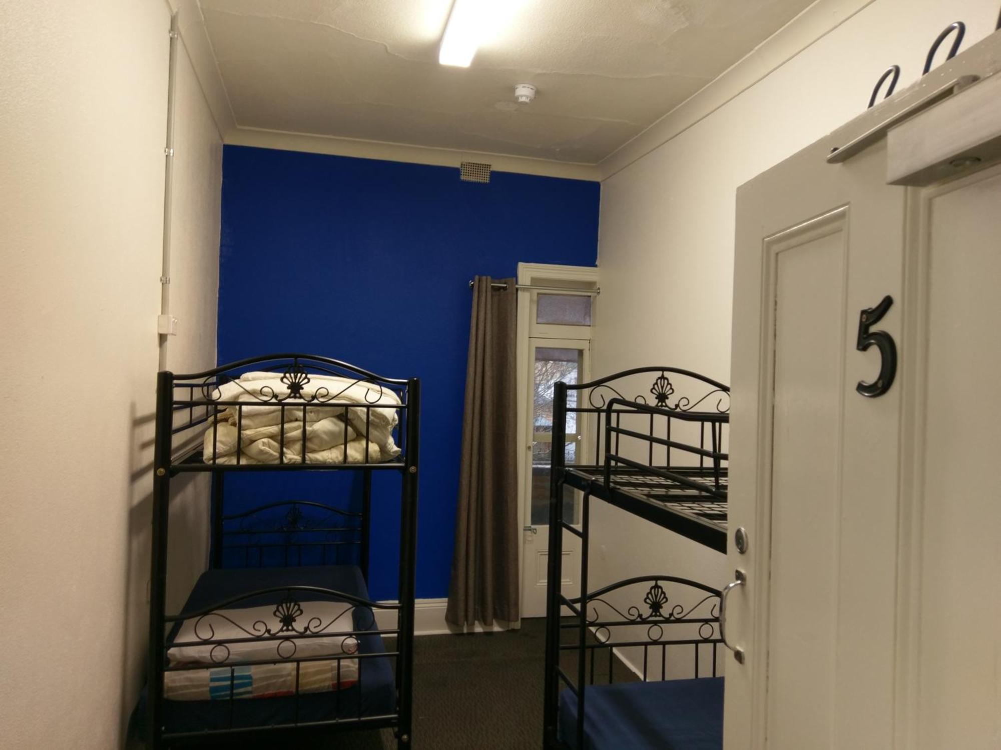 West End & Backpackers 3*
