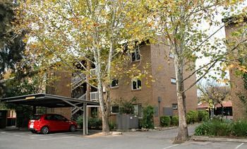 Dress Circle - Archer Street Apartment *