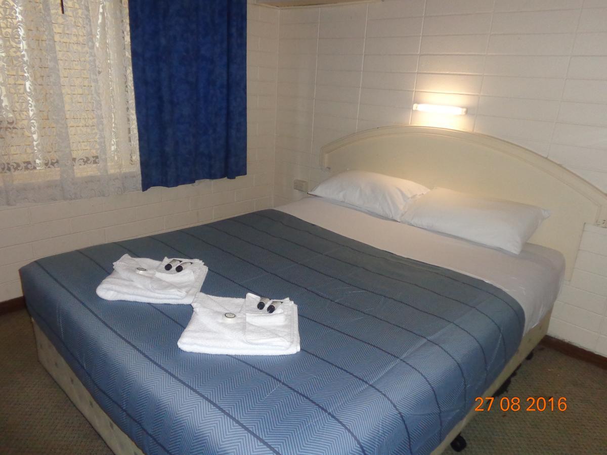 Hostel Backpackers And Travellers *