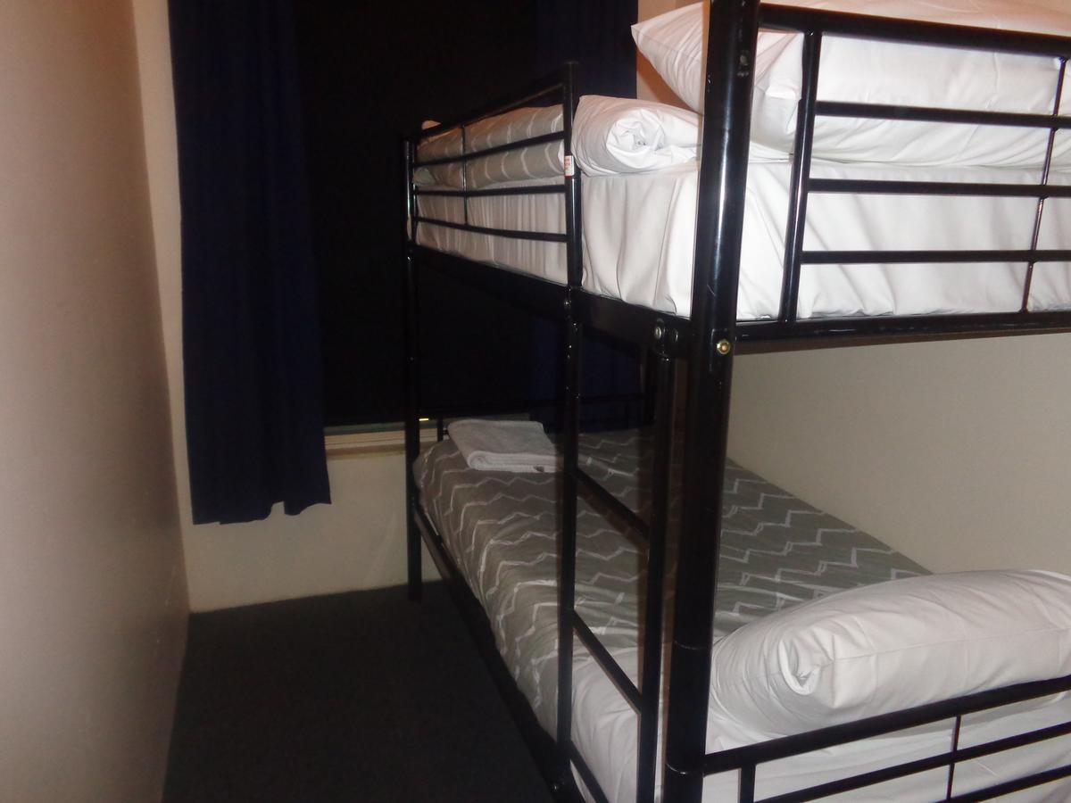 Backpackers And Travellers * Adelaide