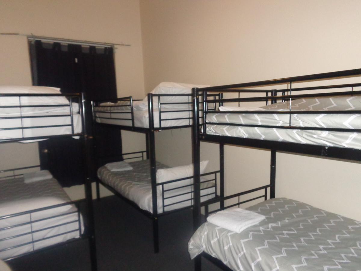 Backpackers And Travellers * Adelaide