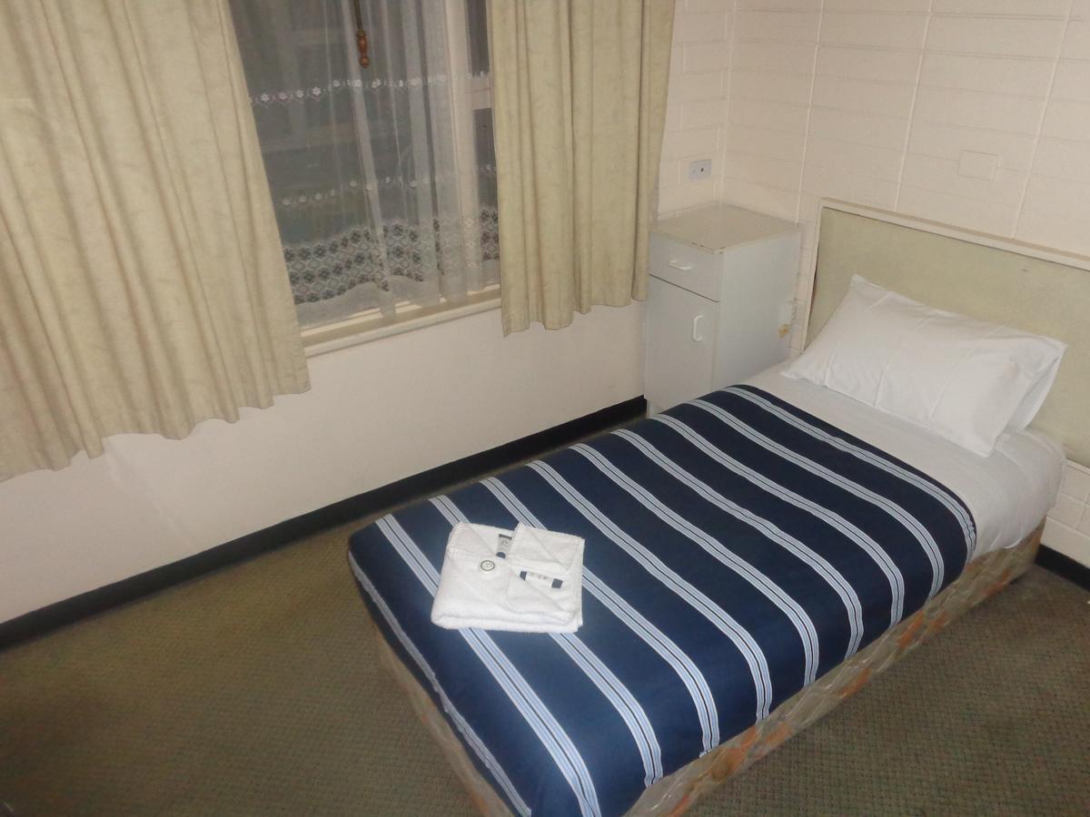 Backpackers And Travellers Adelaide
