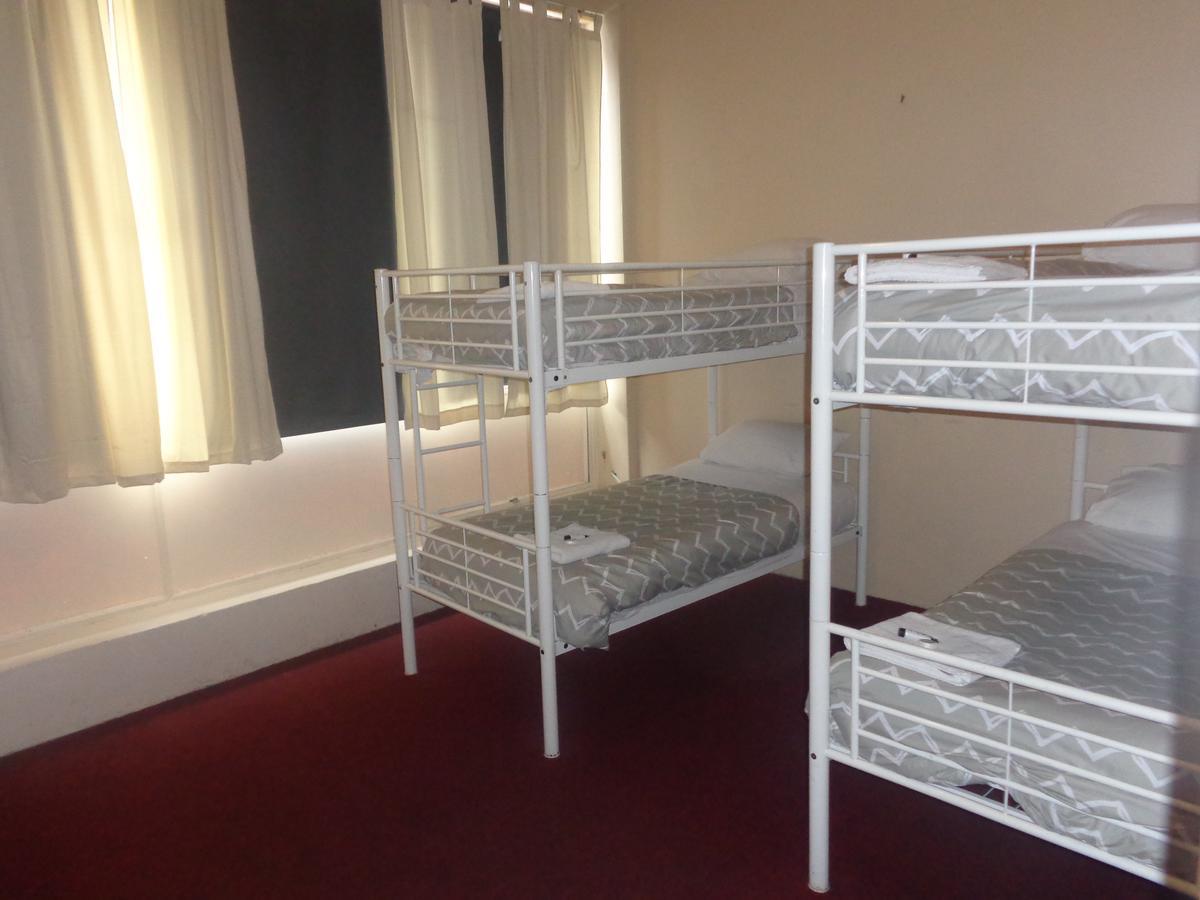 Backpackers And Travellers * Adelaide