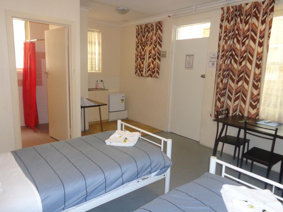 Backpackers And Travellers Hostel *
