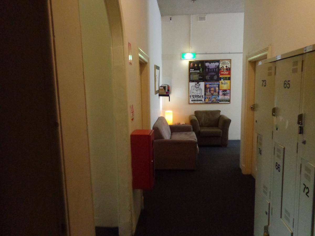 Backpackers And Travellers * Adelaide