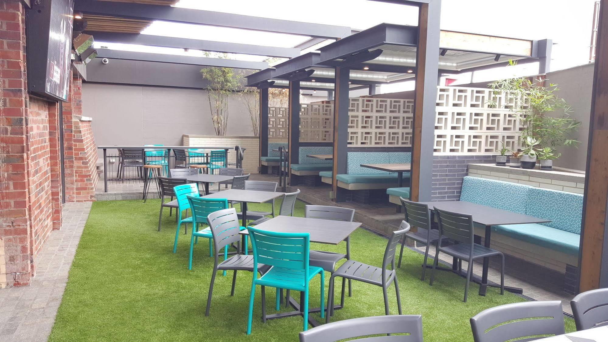 Hotel Highlander Bar Kitchen Rooftop 3*