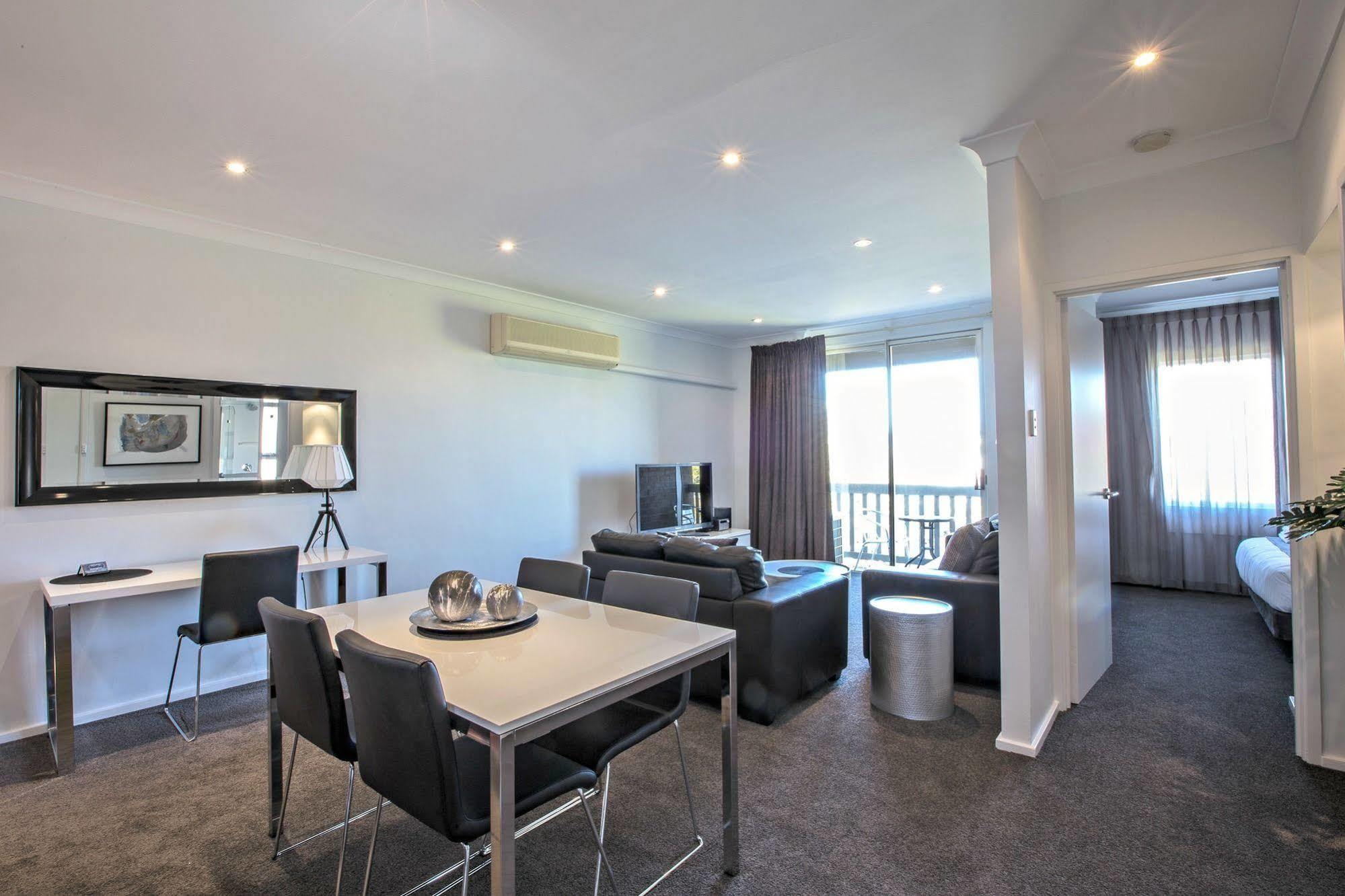 Dress Circle - Archer Street Apartment