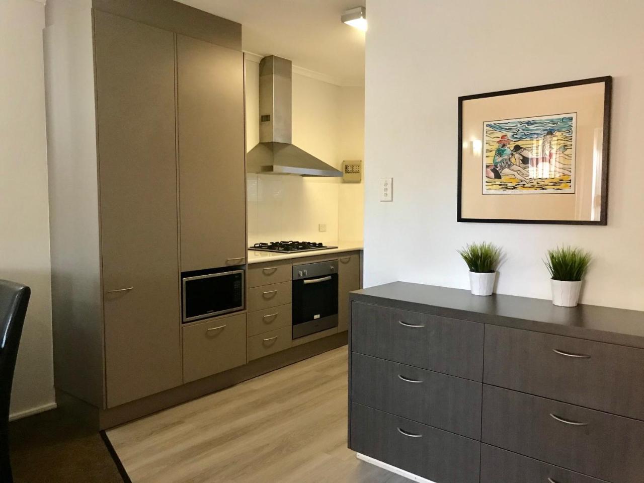 Dress Circle - Archer Street Apartment Adelaide