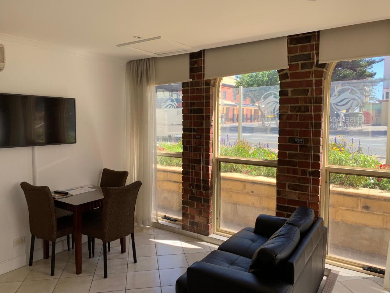 Ensenada Motor And Motel 4*