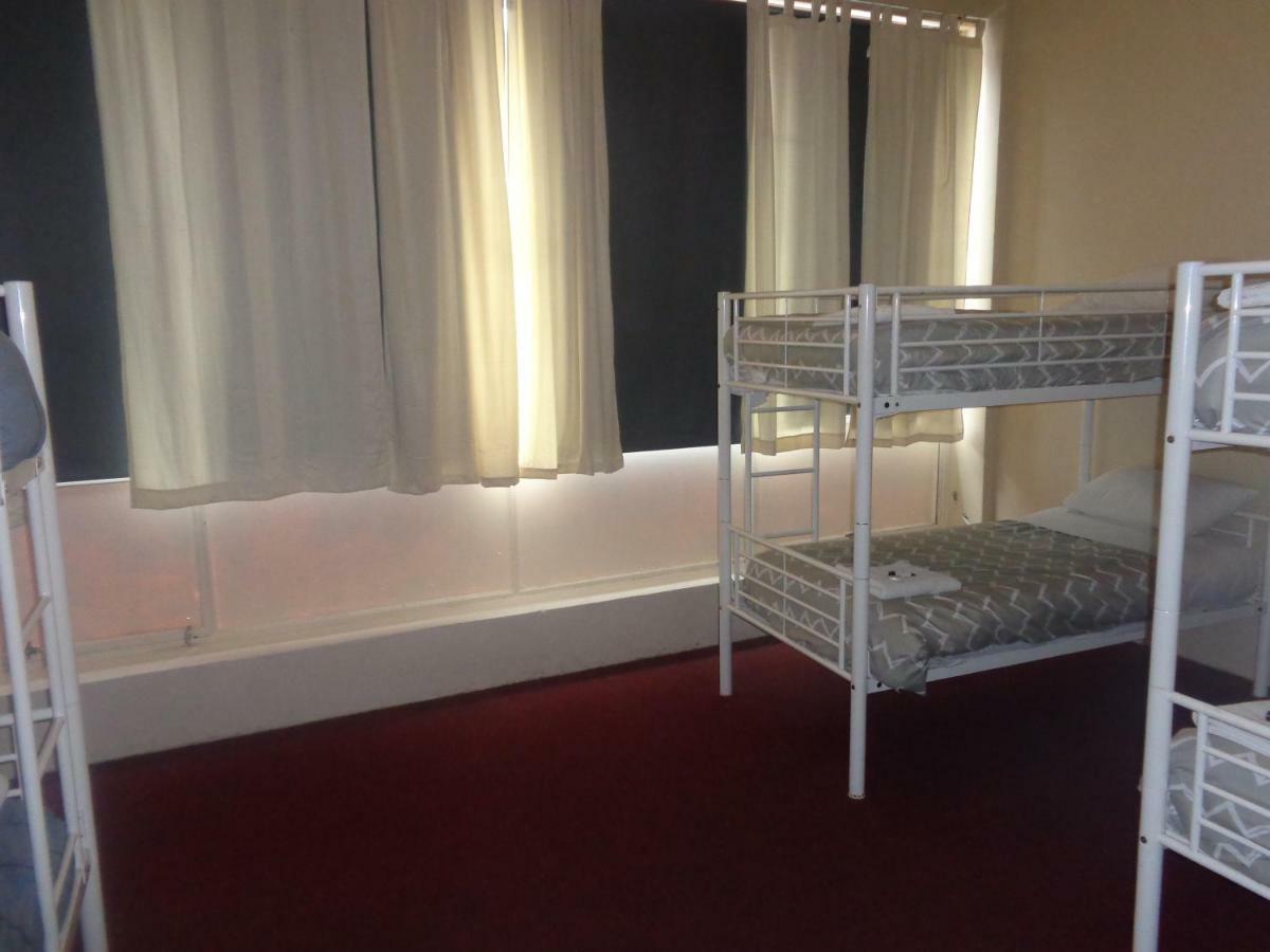 Hostel Backpackers And Travellers *