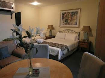 Adelaide's Park Motel 3*