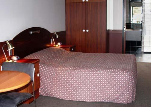 Highlander Bar Kitchen Rooftop Hotel Adelaide