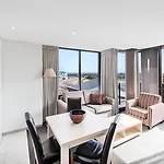 Oaks Adelaide Horizons Suites