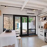 Stylish, Comfortable And Pet Friendly Home In The Heart Of Kensington