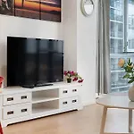 1Br Cbd Apt - Pool-Spa-Free Carpark