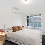 Prime Location 2 Bed Renovated In Royston Park