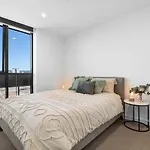 Adelaide Skyline Serenity: Parking, Pool, Gym, Cinema Inc.