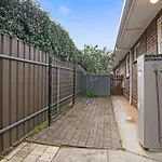 Prime Location 2 Bed Renovated In Royston Park