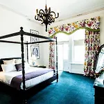 Largs Pier Hotel