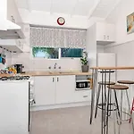 \'Treetops At Glenelg\' Coastal Stay With Leafy Patio